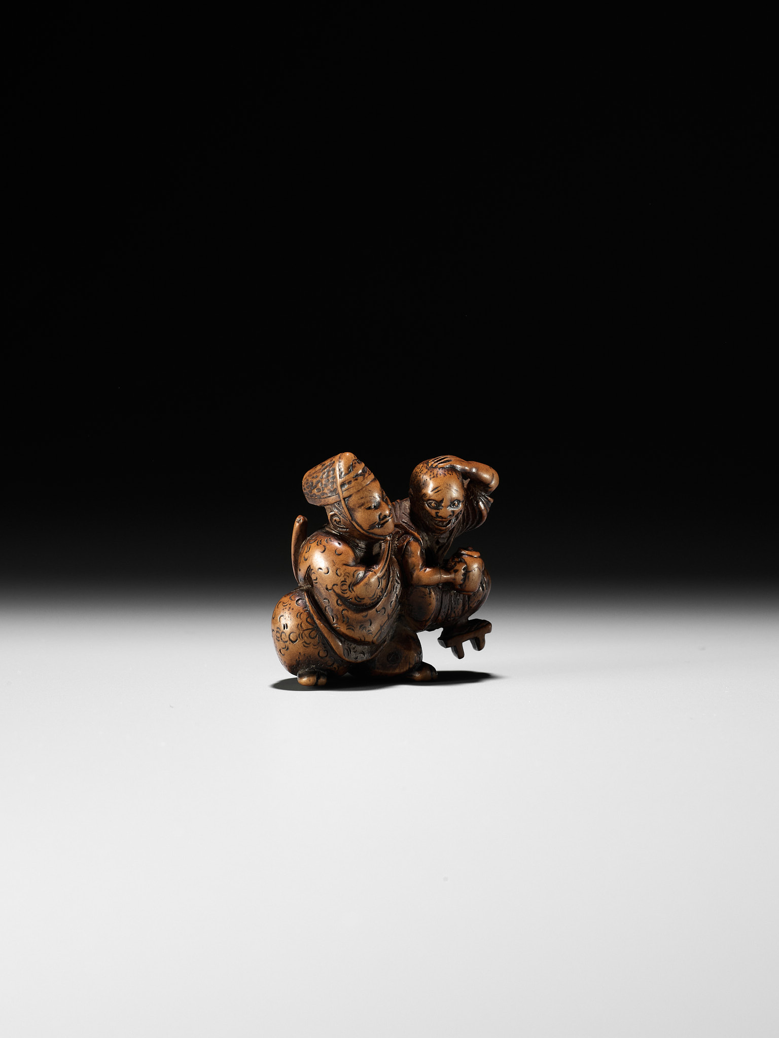 KASHUN: A WOOD NETSUKE OF TAIRA NO TADAMORI CAPTURING THE OIL THIEF - Image 7 of 10