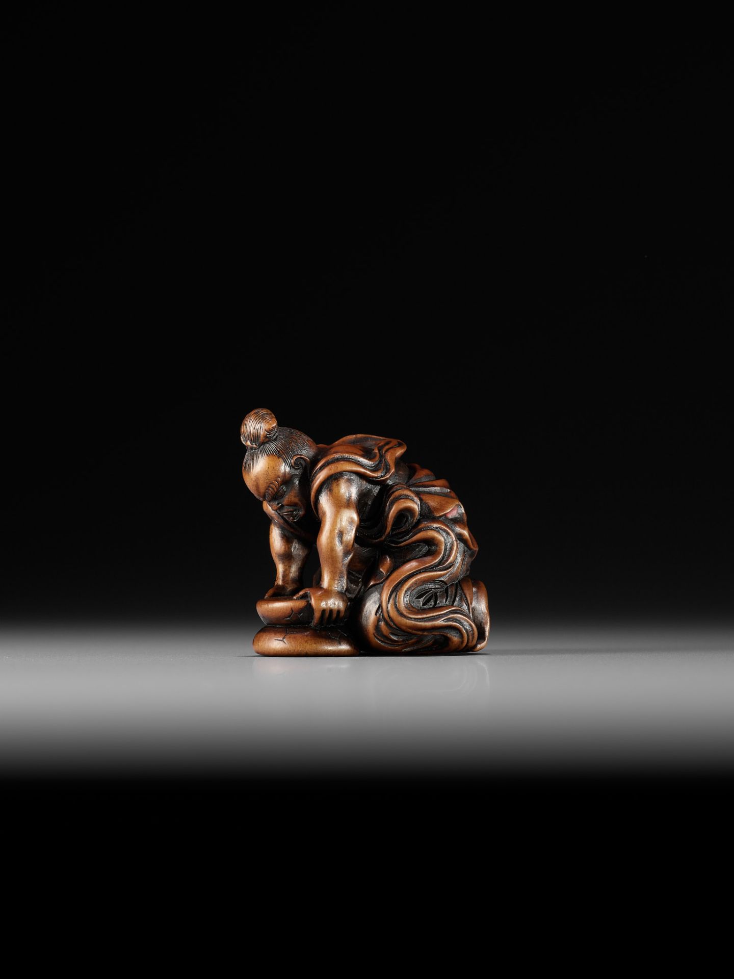 JUGYOKU: A POWERFUL WOOD NETSUKE OF A NIO CRUSHING MOCHI - Image 4 of 10