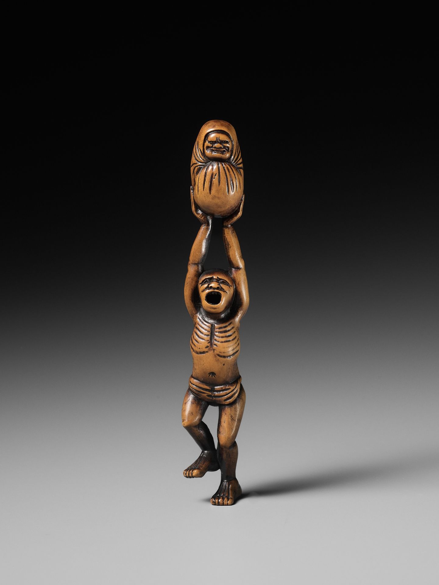 A POWERFUL WOOD NETSUKE OF A DANCING MAN WITH A DARUMA DOLL - Image 11 of 12