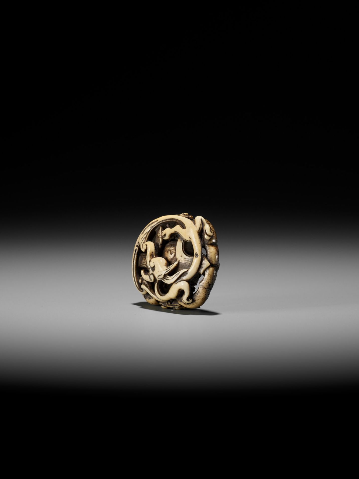 A FINE ANTLER NETSUKE OF A RAIN DRAGON ON A KONGO (VAJRA) - Image 5 of 12