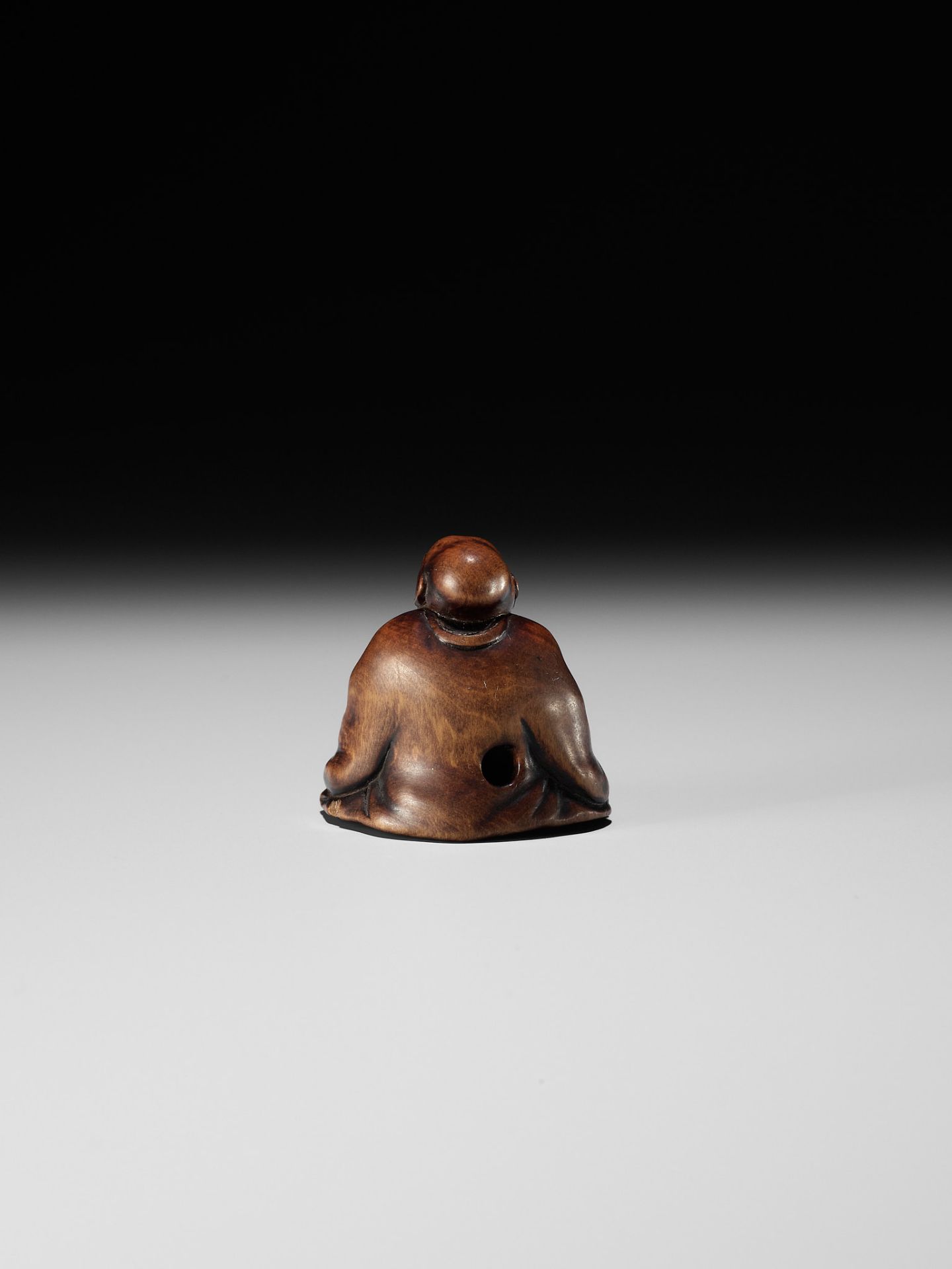 FUJI: A WOOD NETSUKE OF A RAKUGOKA, STORYTELLER - Bild 5 aus 9