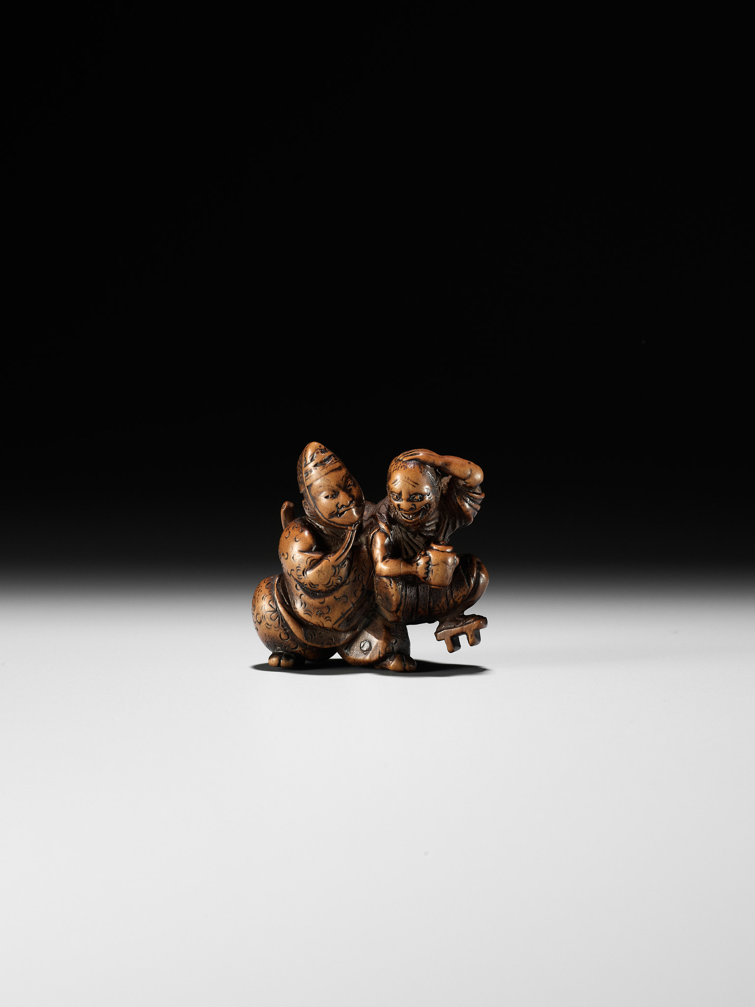 KASHUN: A WOOD NETSUKE OF TAIRA NO TADAMORI CAPTURING THE OIL THIEF - Image 8 of 10