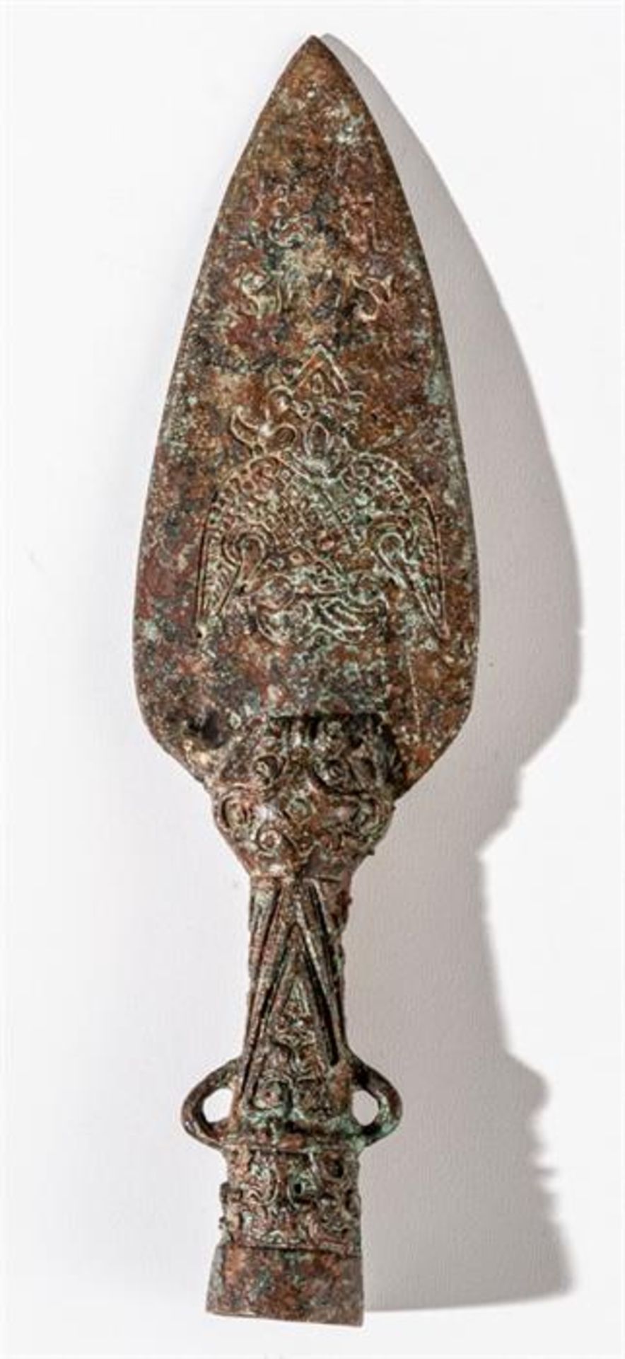 FRÜHE CHINESISCHE SPEERSPITZE, Bronze, ca. 1800-900 v. Chr.
