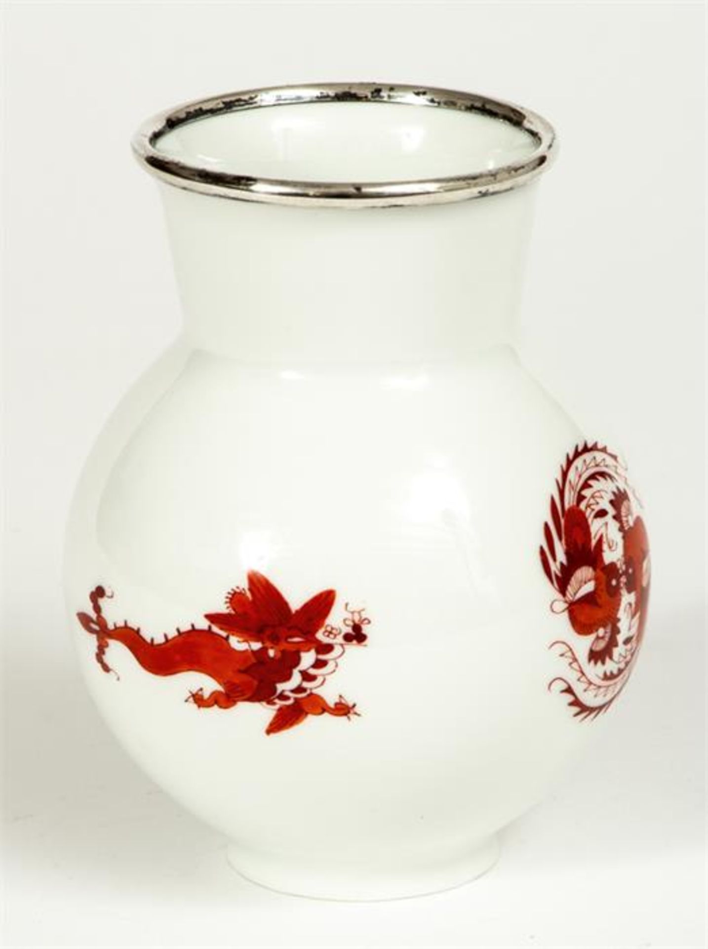 MEISSEN VASE "ROTER MING DRACHE" MIT SILBERMONTUR