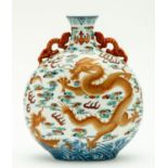 LARGE CHINESE PORCELAIN HANDLE VASE SHOWING DRAGONS