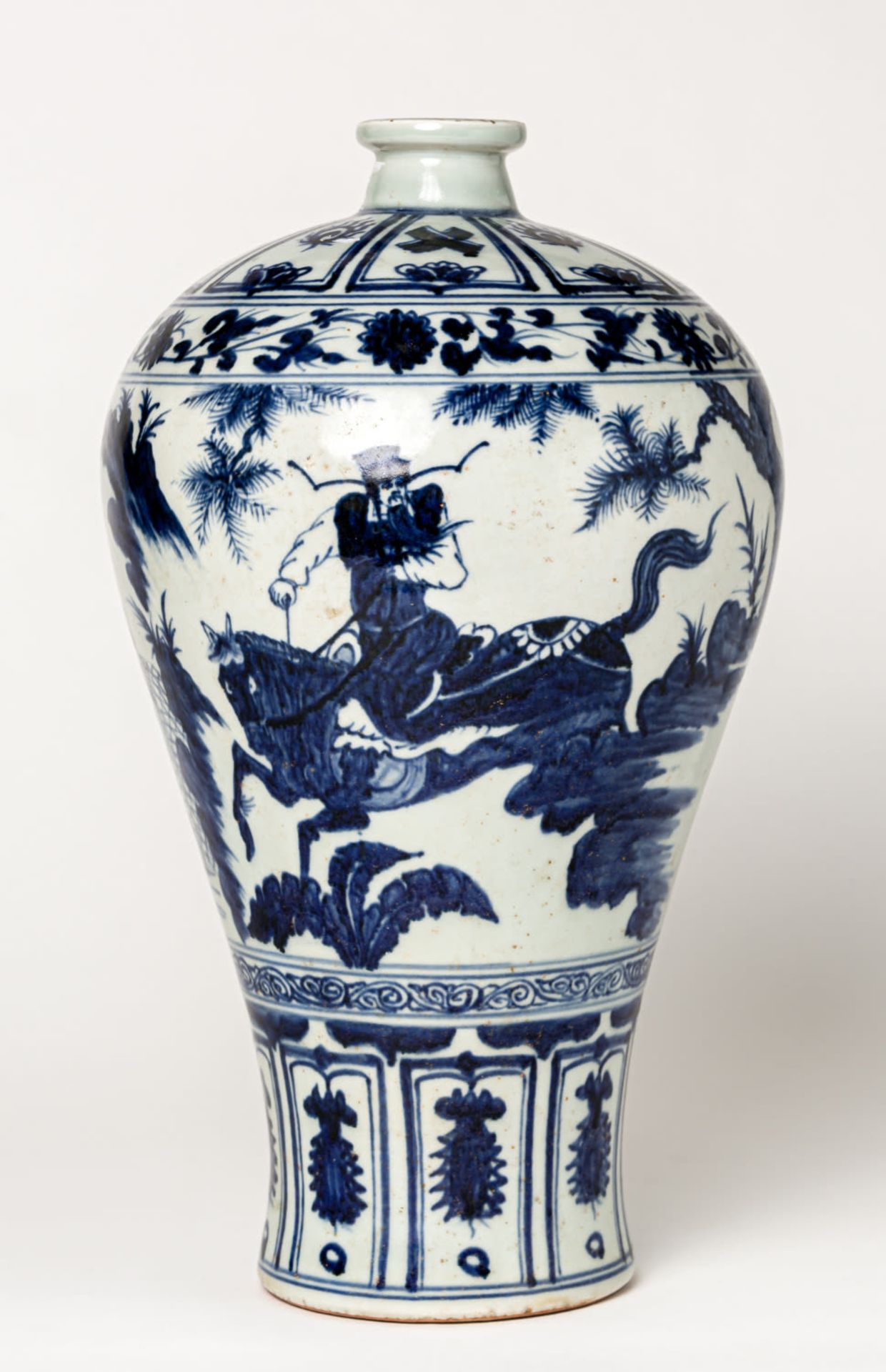 A LARGE CHINESE BLUE-WHITE MEIPING PORCELAIN VASE - Image 2 of 2