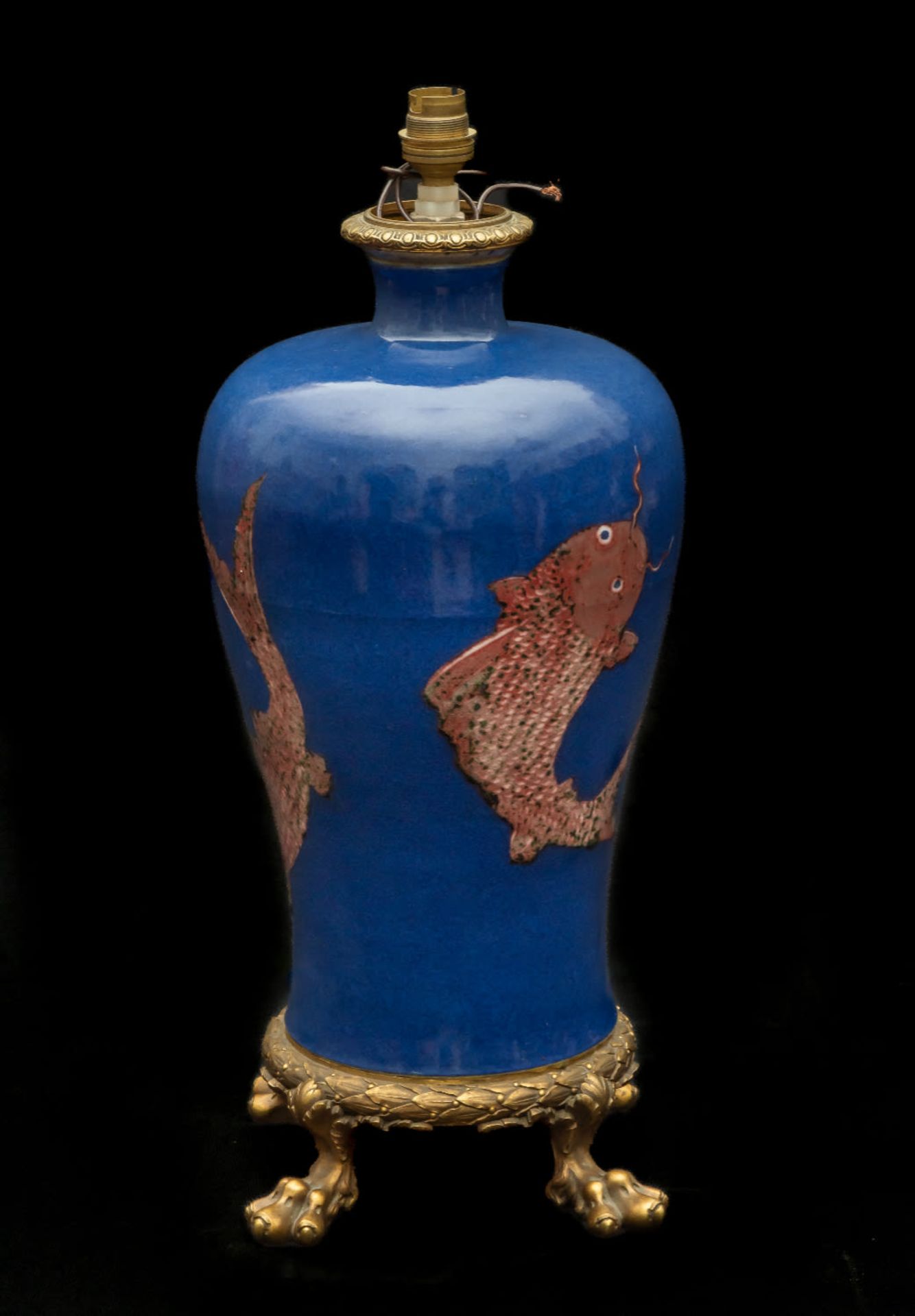 SEHR SELTENE BLAUE VASE MIT GOLDFISCH-DEKOR IN MUSEALER QUALITÄT - Bild 6 aus 8