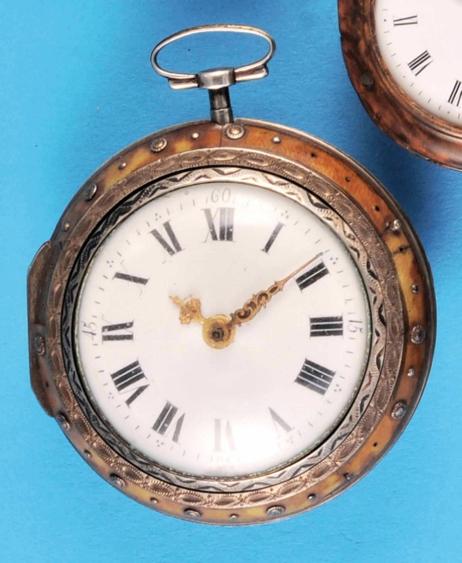 Silver verge pocket watch in a triple case, outer case decorated with painted tortoiseshell, smooth - Bild 2 aus 2