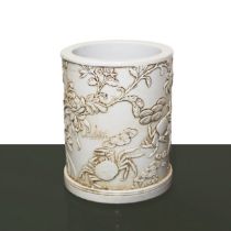 Brush holder carved with depictions of crabs, shells and flowers, Bitong 19th century