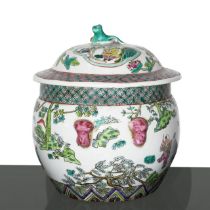 Chinese ginger jar with porcelain lid with polychrome decorations, lid with knob in the shape of a g