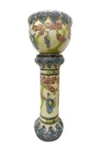 Cachepot with ceramic column with oriental motifs.
