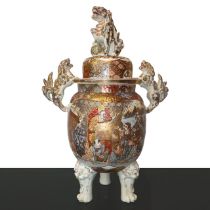 Japan poutiche vase with Pho dogs, Satsuma