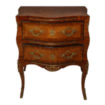 Louis XV chest of drawers in walnut wood, Sicily, 18th century