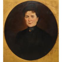 Portrait of an oval woman with a brooch around her neck, 1901