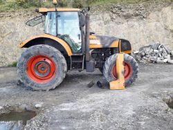 Unreserved Online Auction - Salvage 2000 Renault 4WD Ares 825RZ Tractor