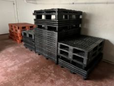 Quantity of Various Plastic Stacking Pallets and Non Stacking Pallets as Lotted
