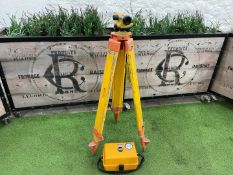 Topcon AT-G4 Auto Level Complete With Travel Case & Tripod, Damage To Tripod Leg