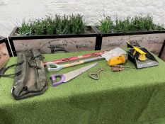 Quantity of Various Tools Comprising; Handsaw, Shovel, Level, Dustpan & Brush & Screwdrivers