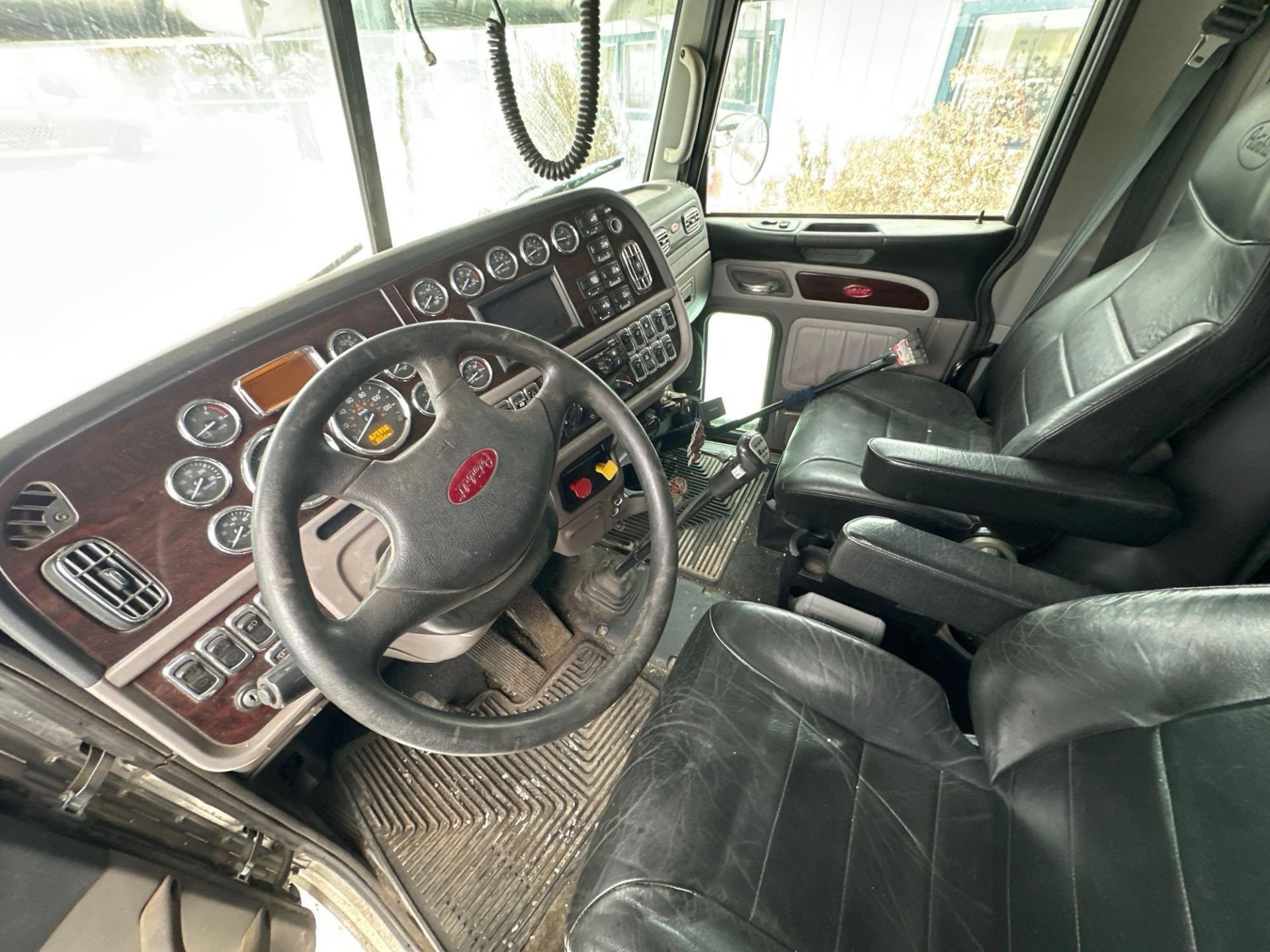 2018 Peterbilt 389 T/A Sleeper Truck Tractor VIN #: 1XPXDP9X7JD496127 - Image 13 of 26