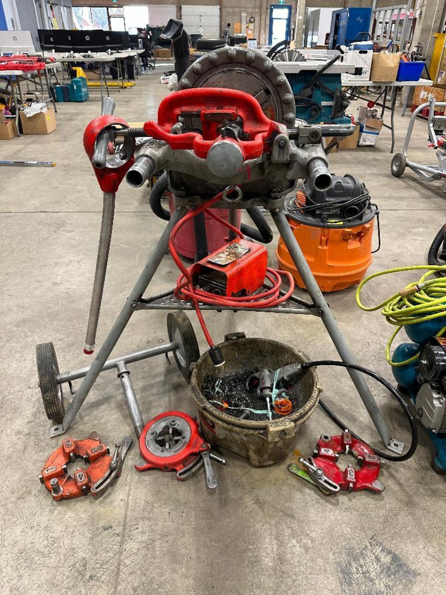 Ridgid 300 Threader with Hand Threader, Three Assorted Die Heads, Cutting Oil, Bucket, Pipe, Cutter, - Image 5 of 8