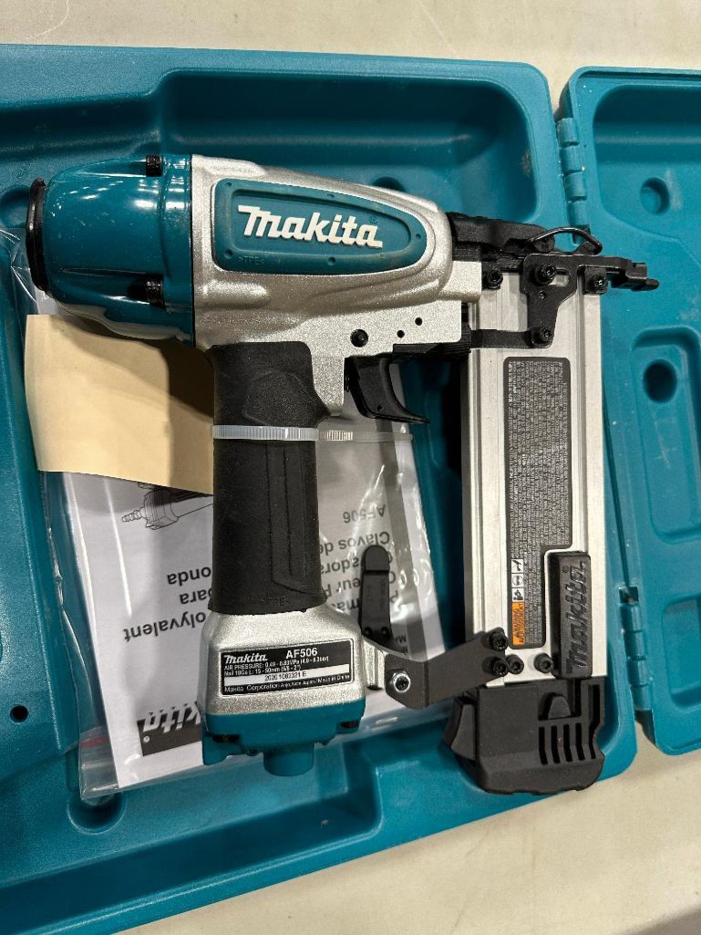 Makita AF506 Pneumatic Brad Nailer - Image 6 of 7