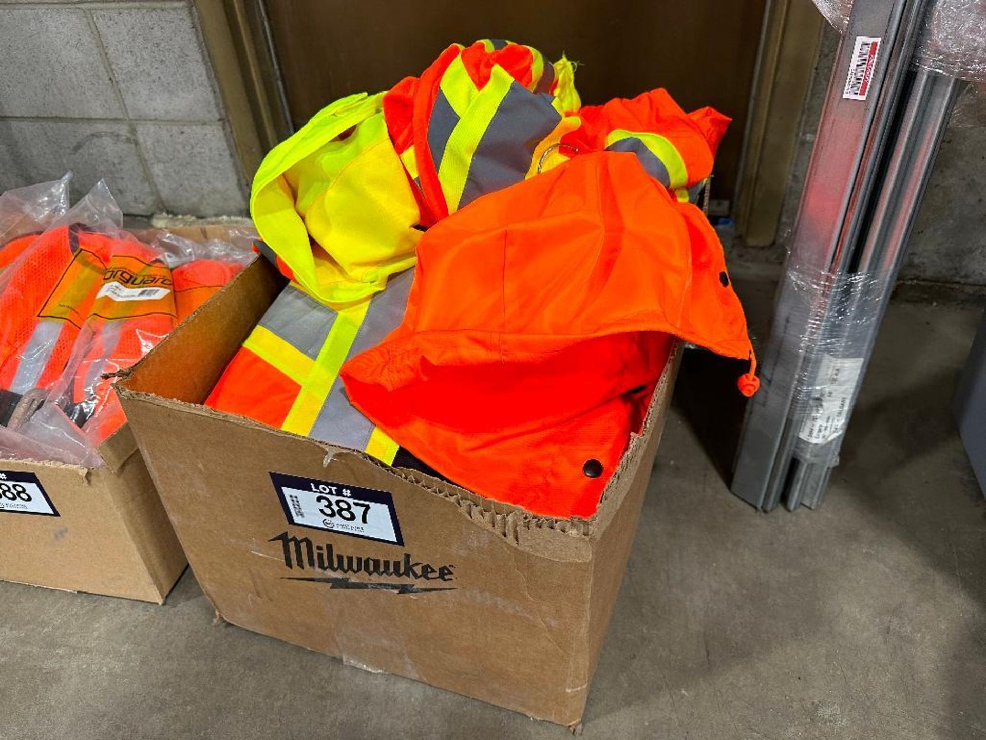 Box of Asst. Hi-Vis Jackets and Hoodies - Image 2 of 3