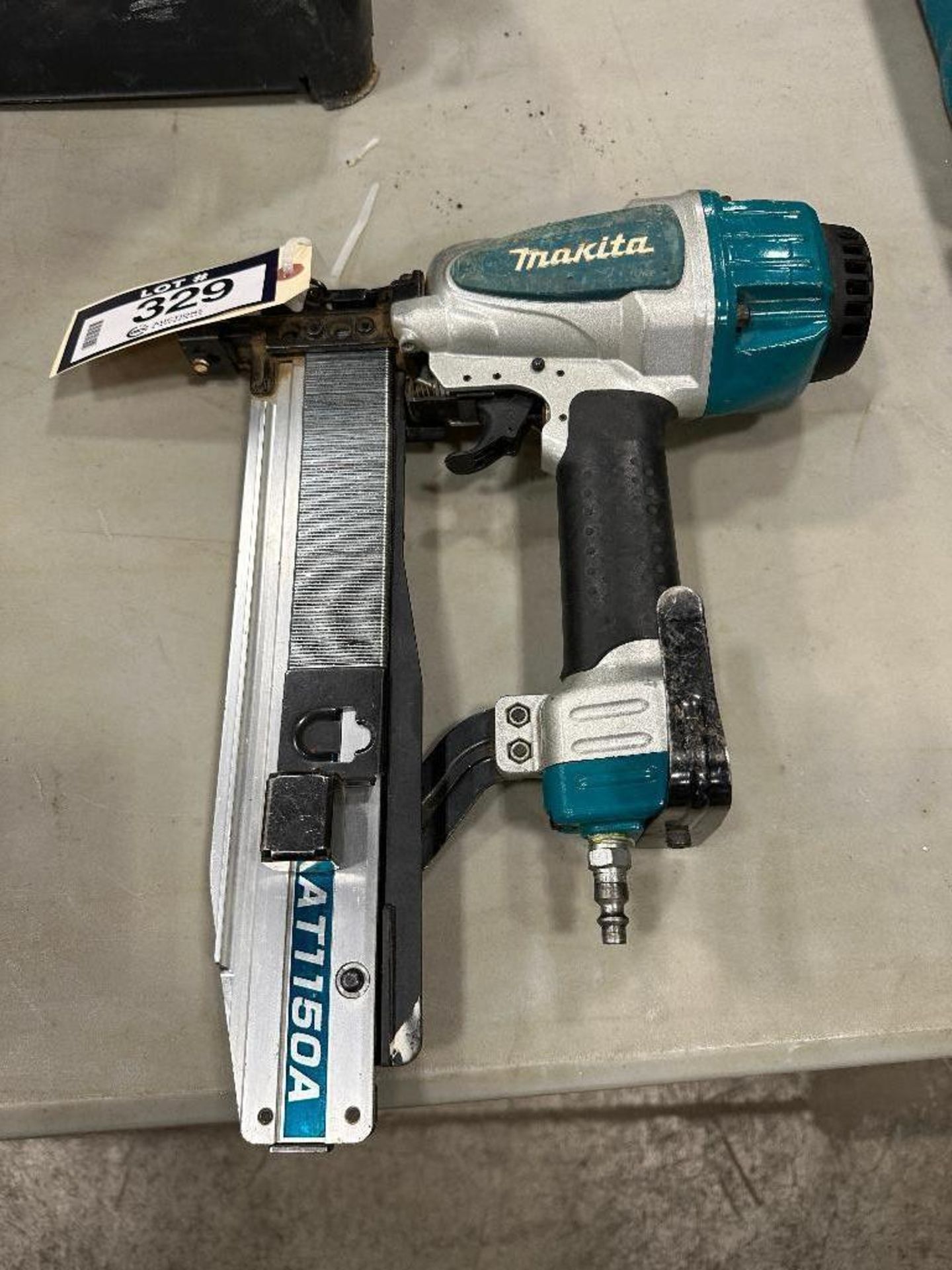 Makita AT1150A Pneumatic Brad Nailer - Image 3 of 5