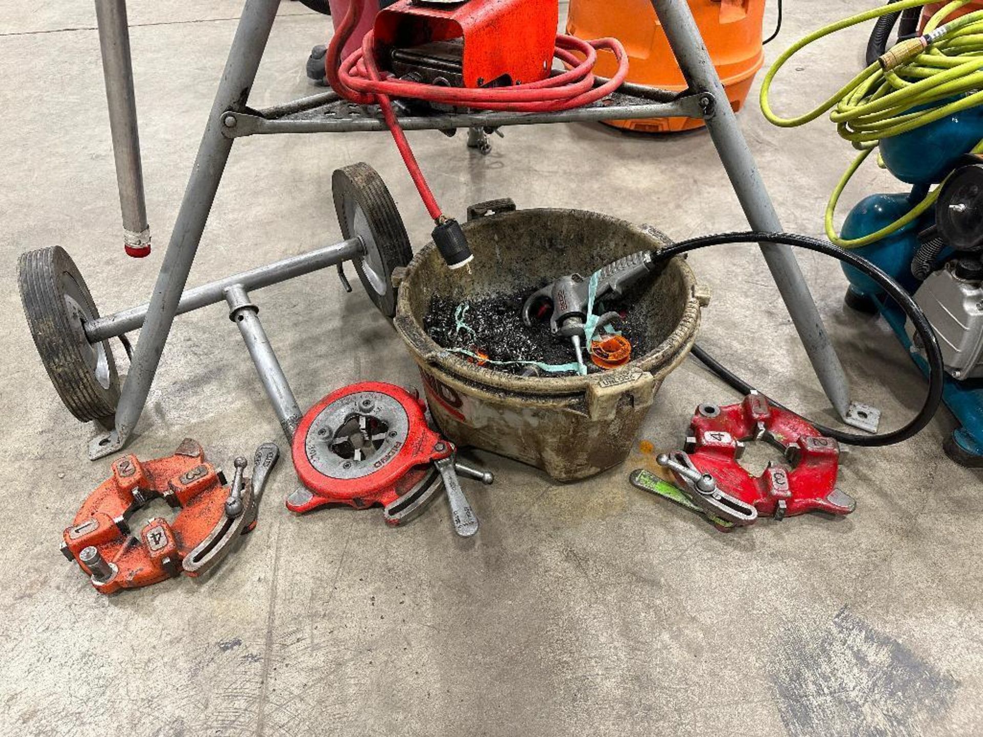 Ridgid 300 Threader with Hand Threader, Three Assorted Die Heads, Cutting Oil, Bucket, Pipe, Cutter, - Image 4 of 8