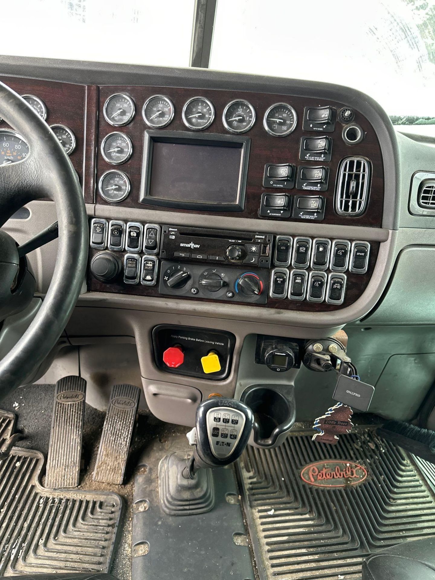 2018 Peterbilt 389 T/A Sleeper Truck Tractor VIN #: 1XPXDP9X7JD496127 - Image 15 of 26