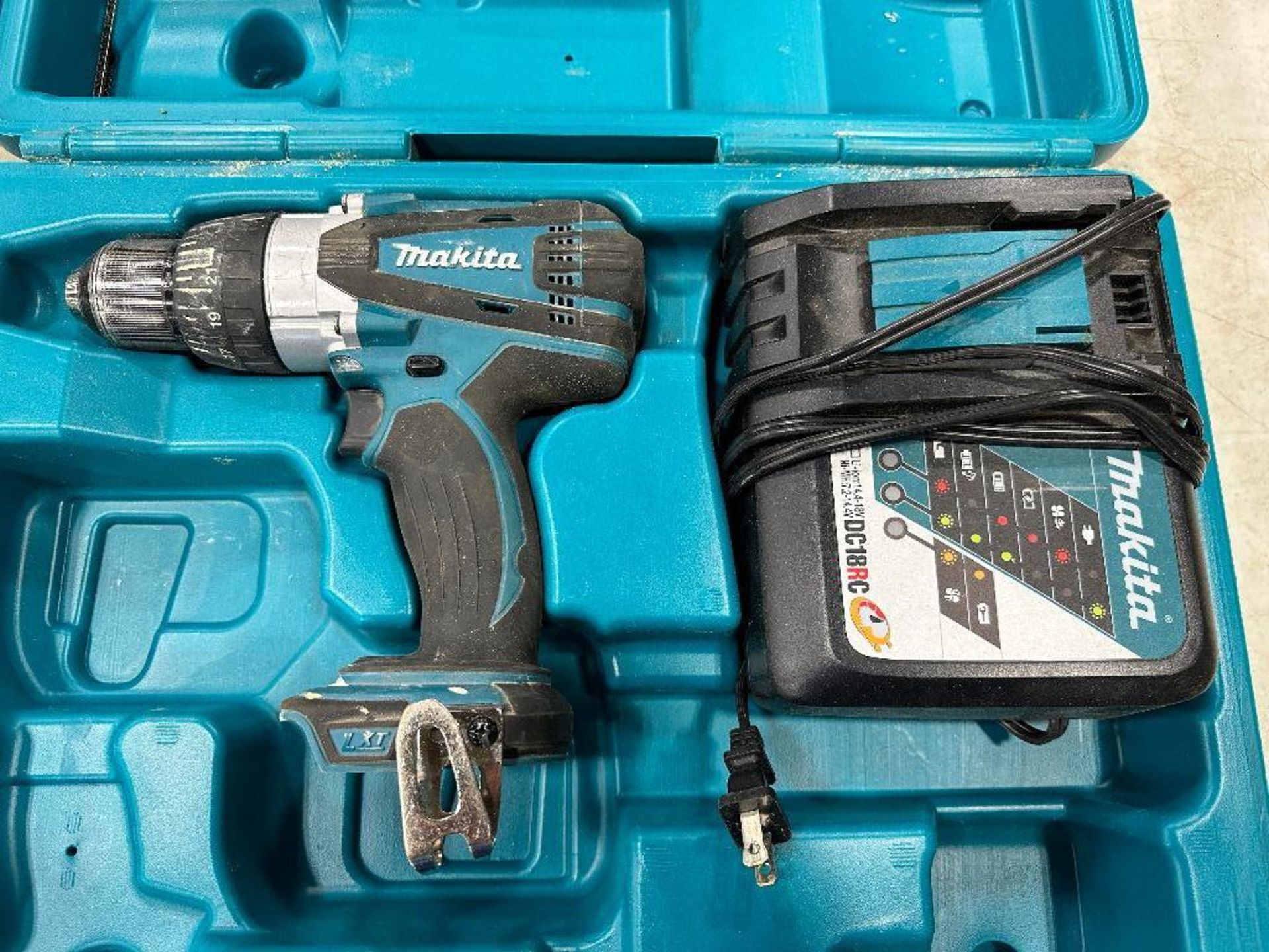 Makita DHP458 Cordless Drill w/ Battery Charger and Case - Image 4 of 5