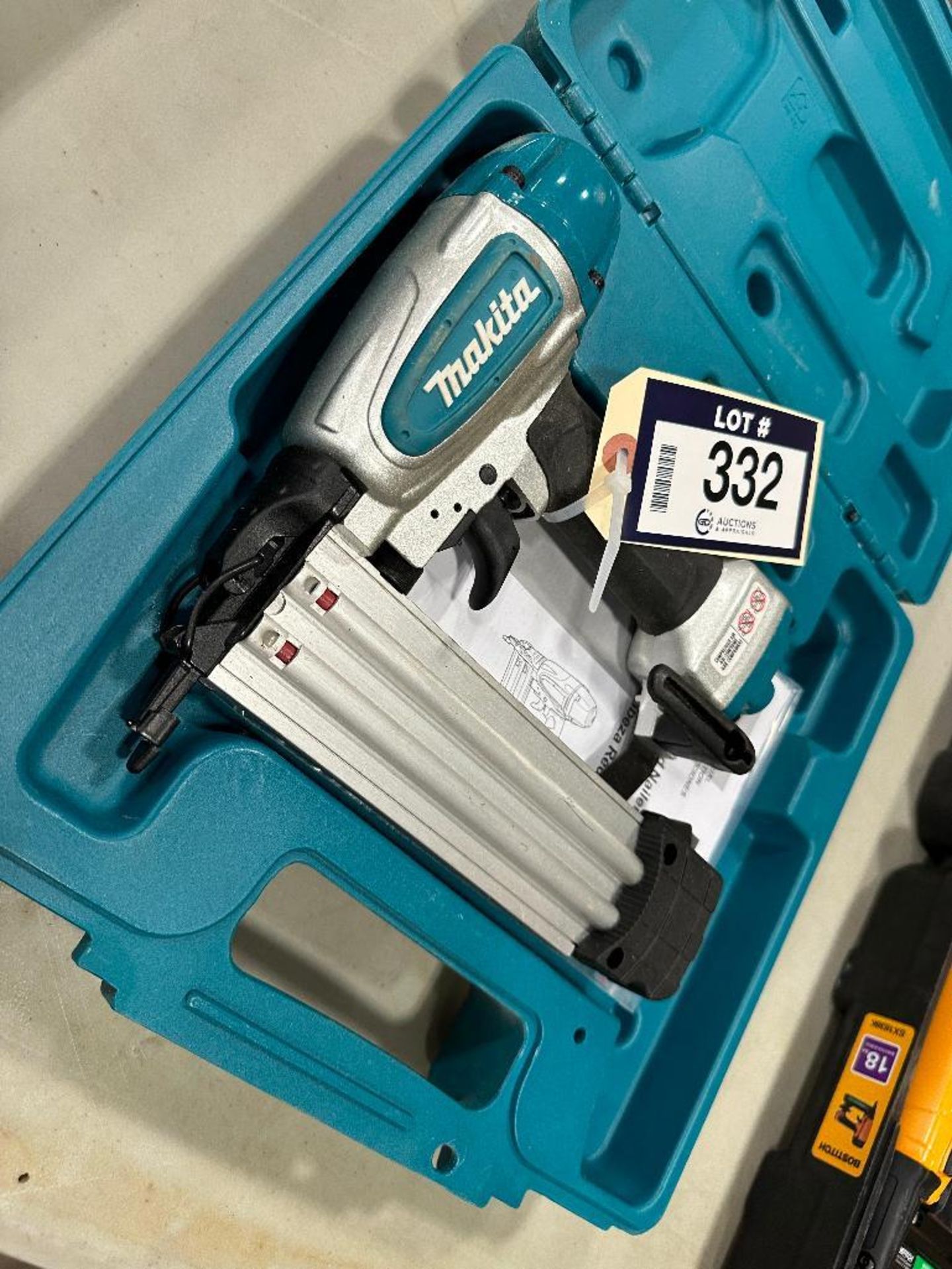 Makita AF506 Pneumatic Brad Nailer - Image 5 of 7