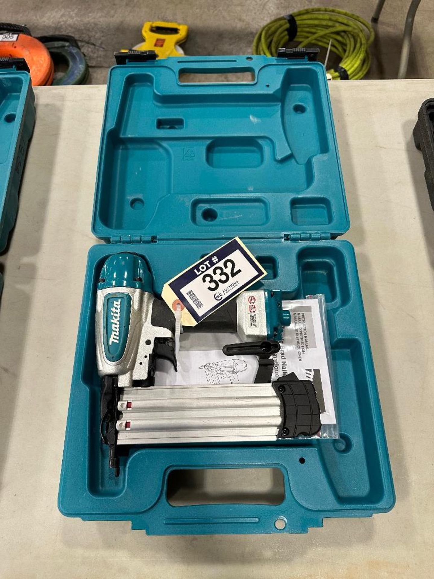 Makita AF506 Pneumatic Brad Nailer