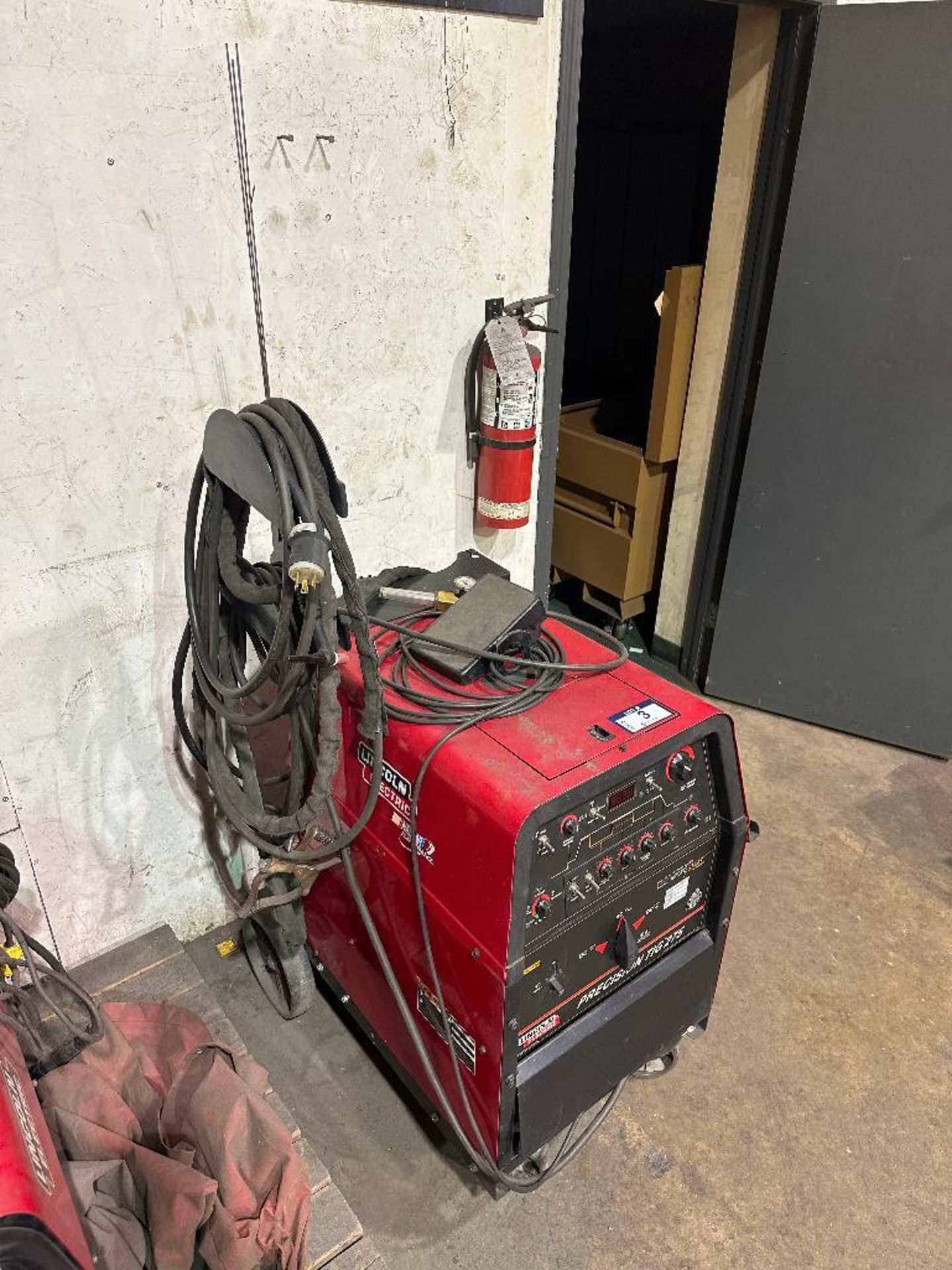 Lincoln Electric Precision TIG 275 Welder w/ Cords, Hoses, Foot Pedal, Torch, etc. - Image 6 of 11