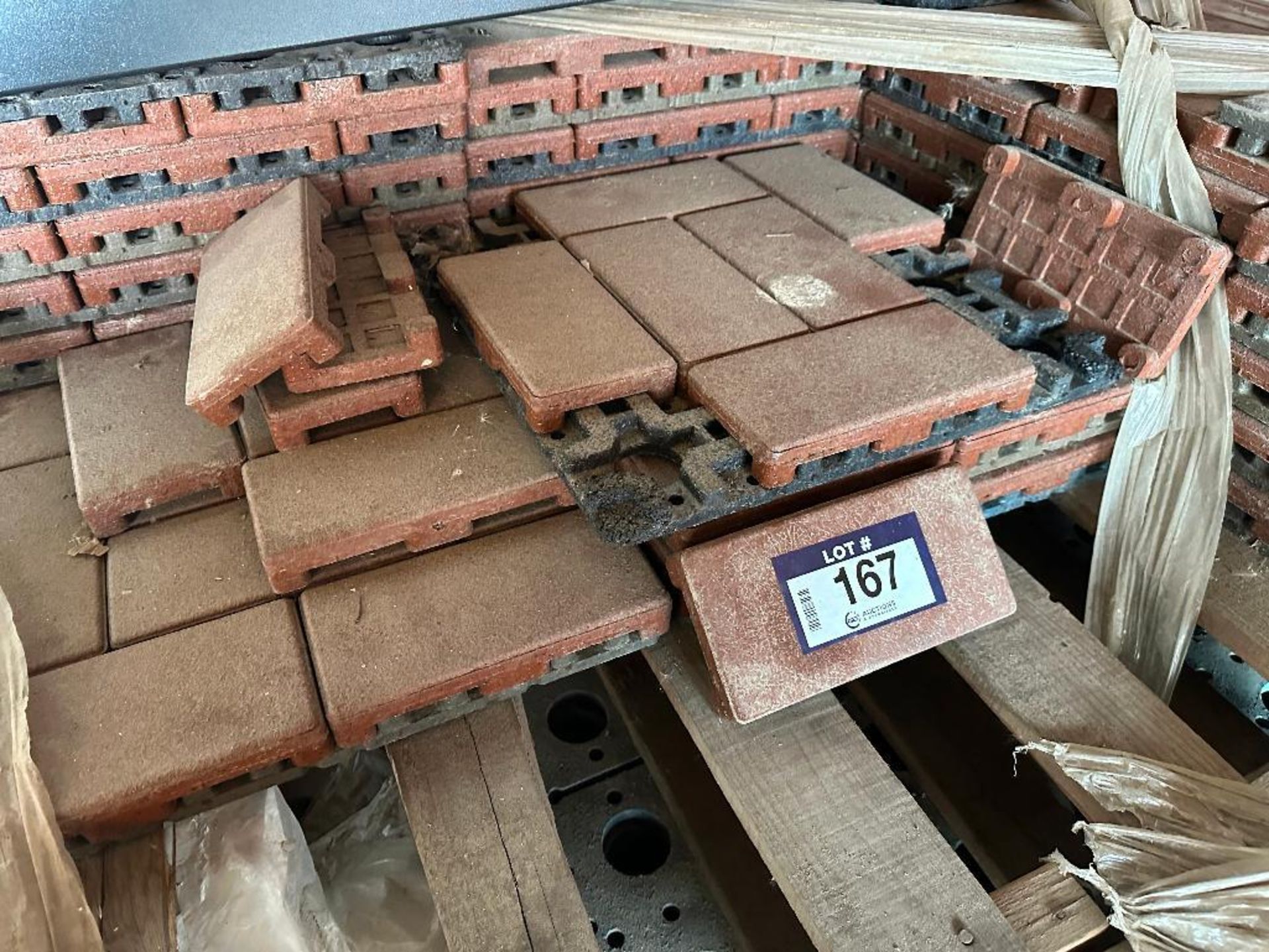 Pallet of Asst. Composite Interlocking Patio Bricks and Tiles - Bild 4 aus 4