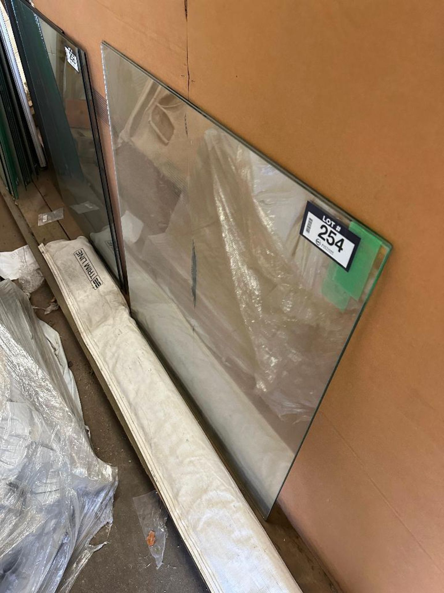 Lot of (2) 35" X 38.5" Glass Panels - Bild 2 aus 3