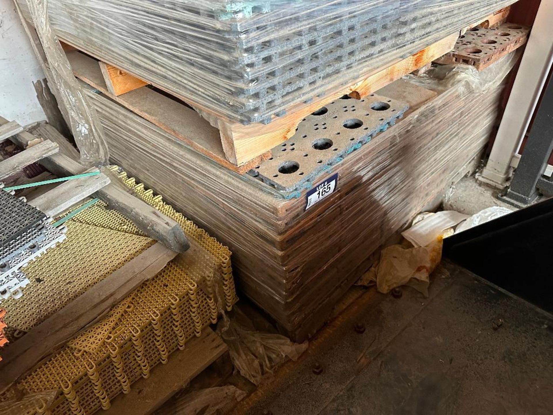 Pallet of Asst. Composite Interlocking Patio Bricks - Bild 2 aus 3