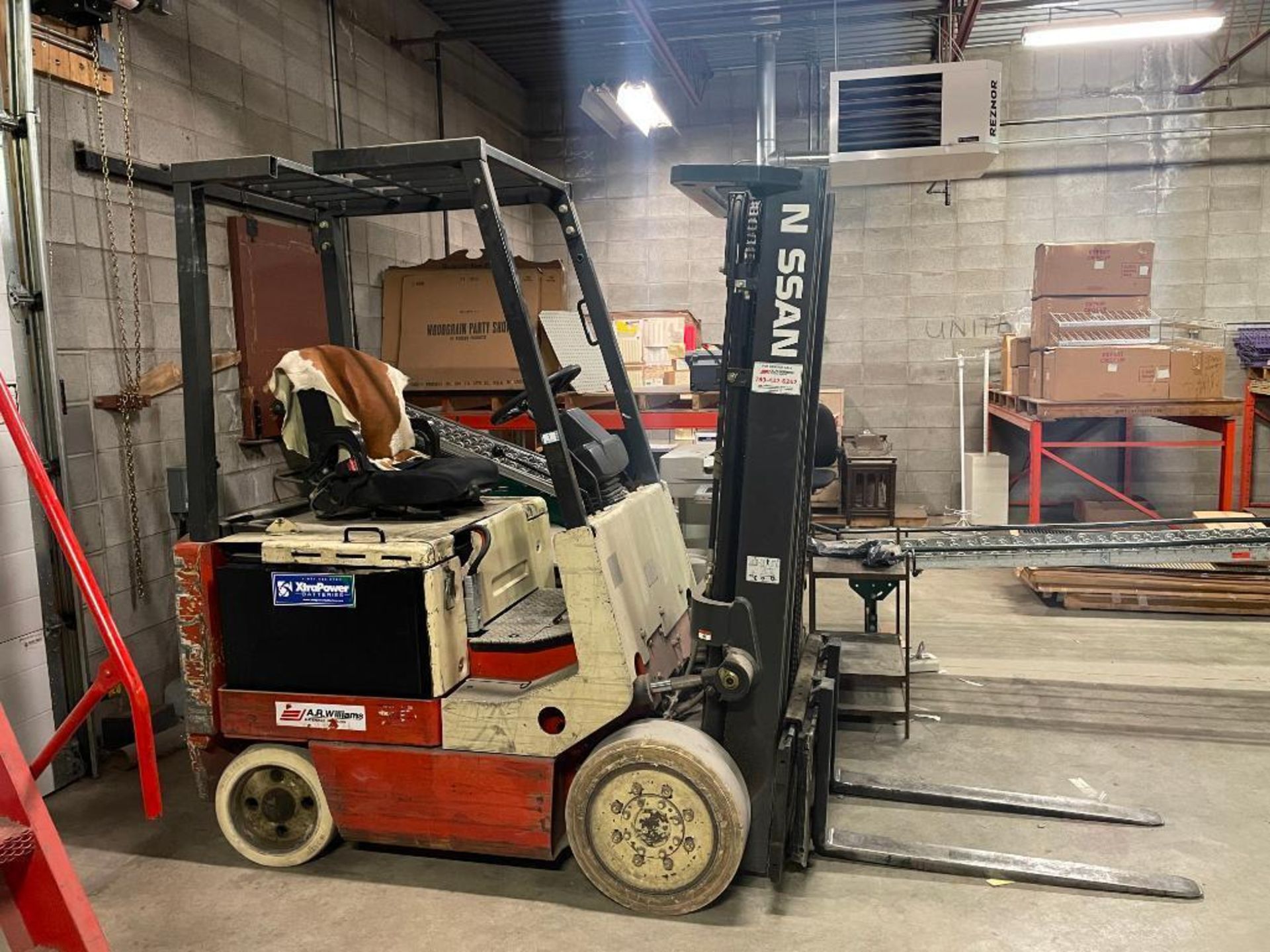 NISSAN CWP02L25S 4,400lb. ELECTRIC FORKLIFT w/ TOTALIFT TL-36 BATTERY CHARGER *CHARGER NEEDS