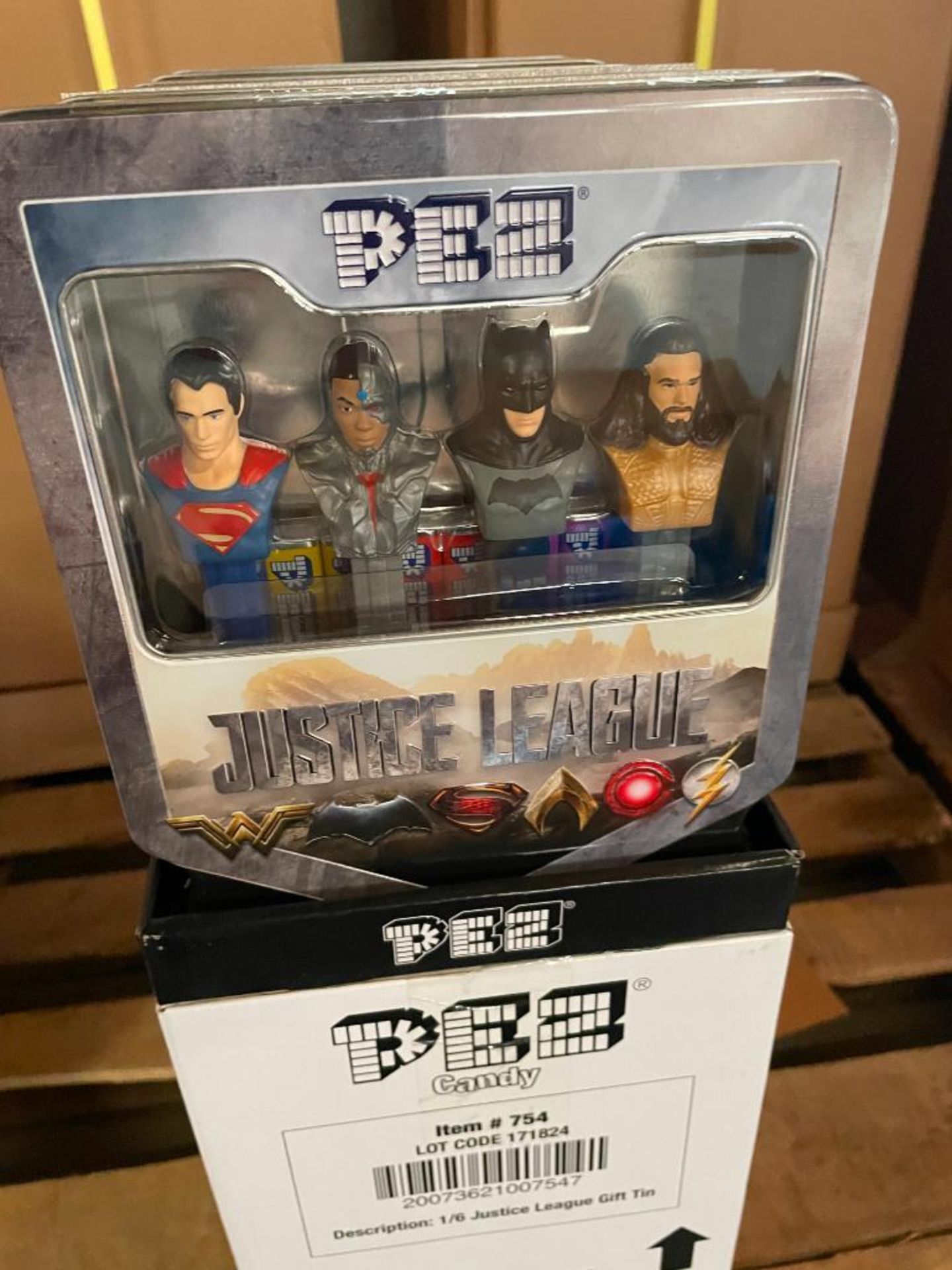 LOT OF APPROX. (3) BOXES OF JUSTICE LEAGUE GIFT TINS PEZ DISPENSERS - Image 3 of 3