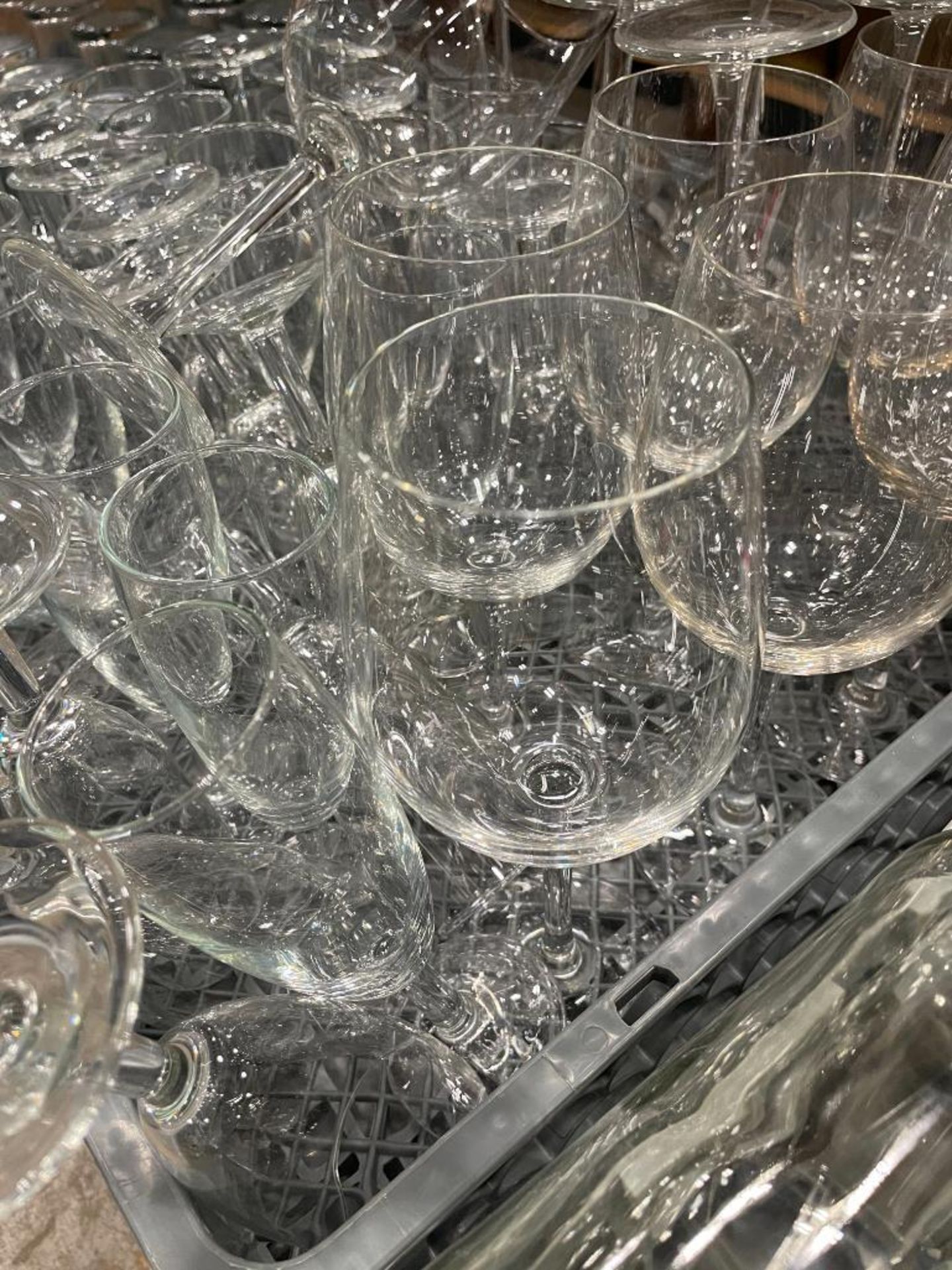 (3) DISHWASHER TRAYS OF ASSORTED GLASSWARE INCLUDING: WATER GLASSES, WINE GLASSES & SWING TOP BOTTLE - Image 11 of 12