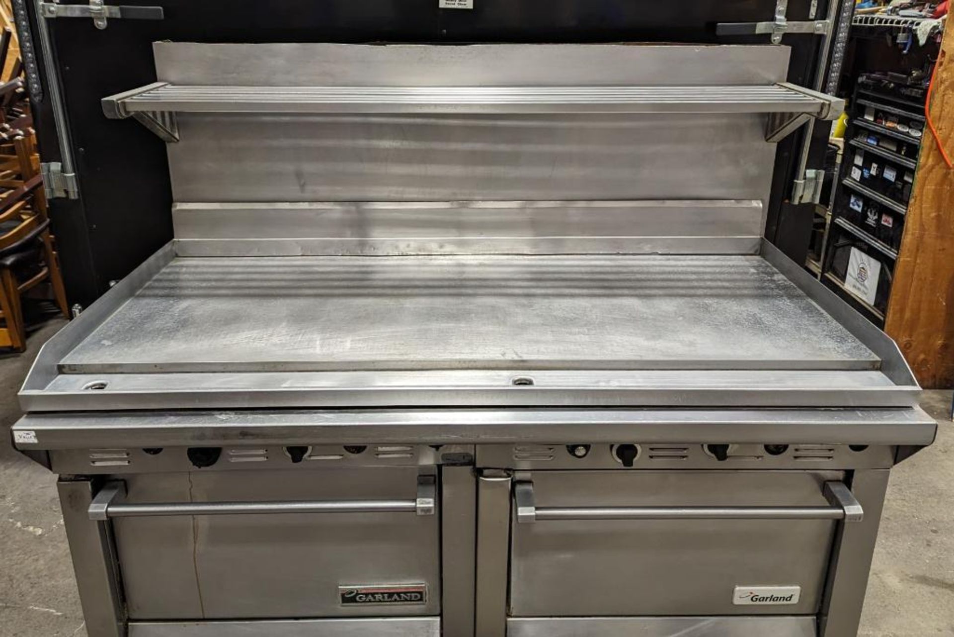GARLAND M48-68R 68" GRIDDLE WITH DOUBLE STANDARD OVEN - Image 3 of 14