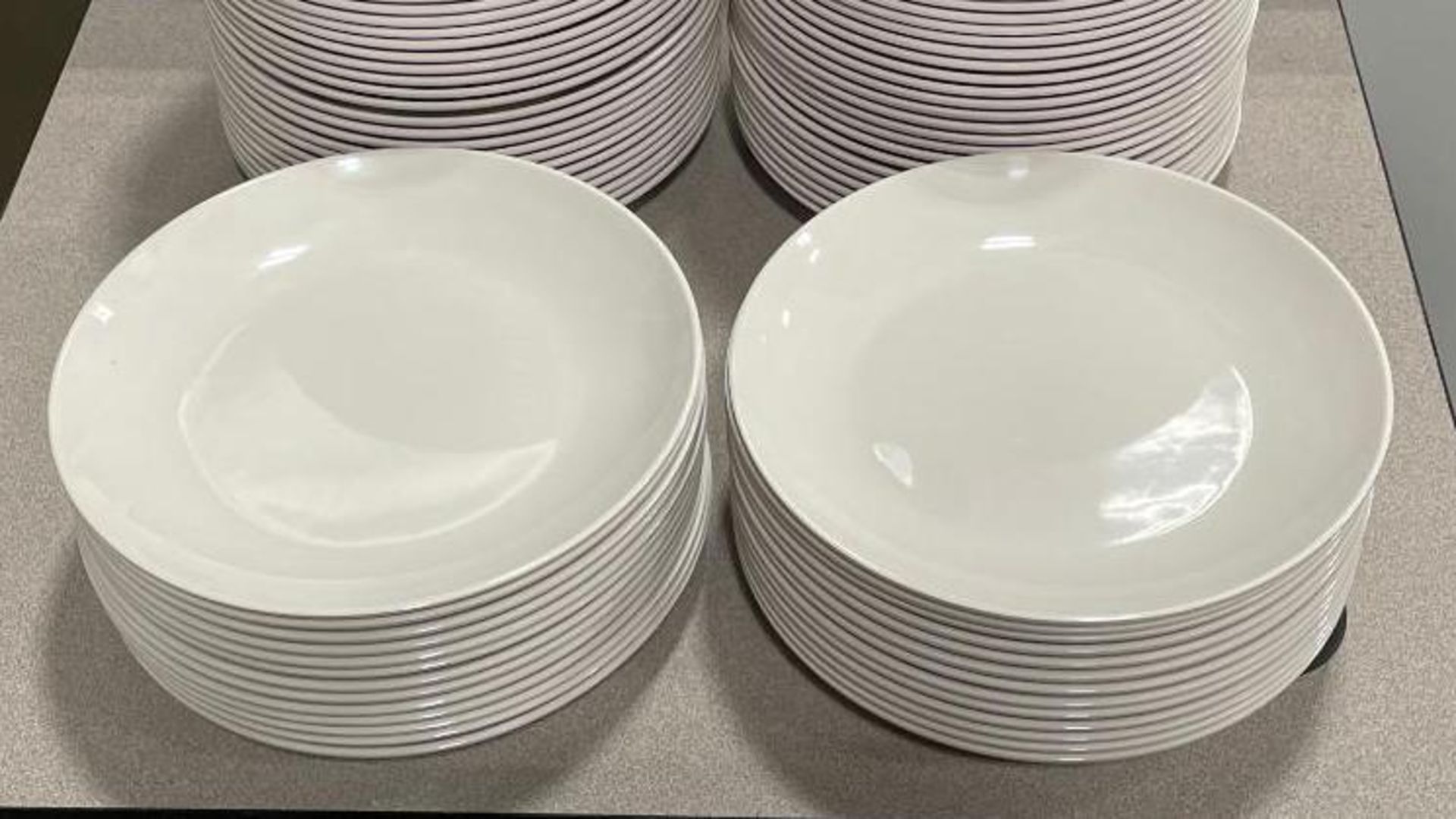 CASE OF 10" MELAMINE ROUND PLATES - Image 5 of 6