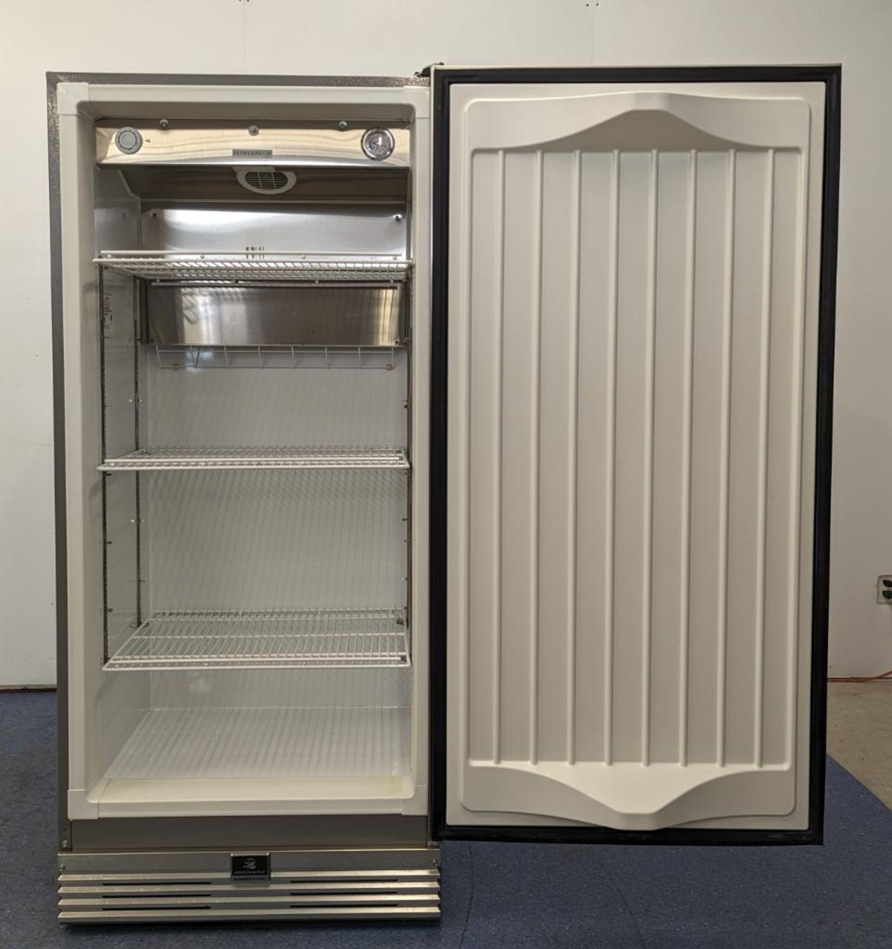 KELVINATOR COMMERCIAL KCBM180RQYA STAINLESS STEEL SINGLE DOOR COOLER - Image 4 of 10