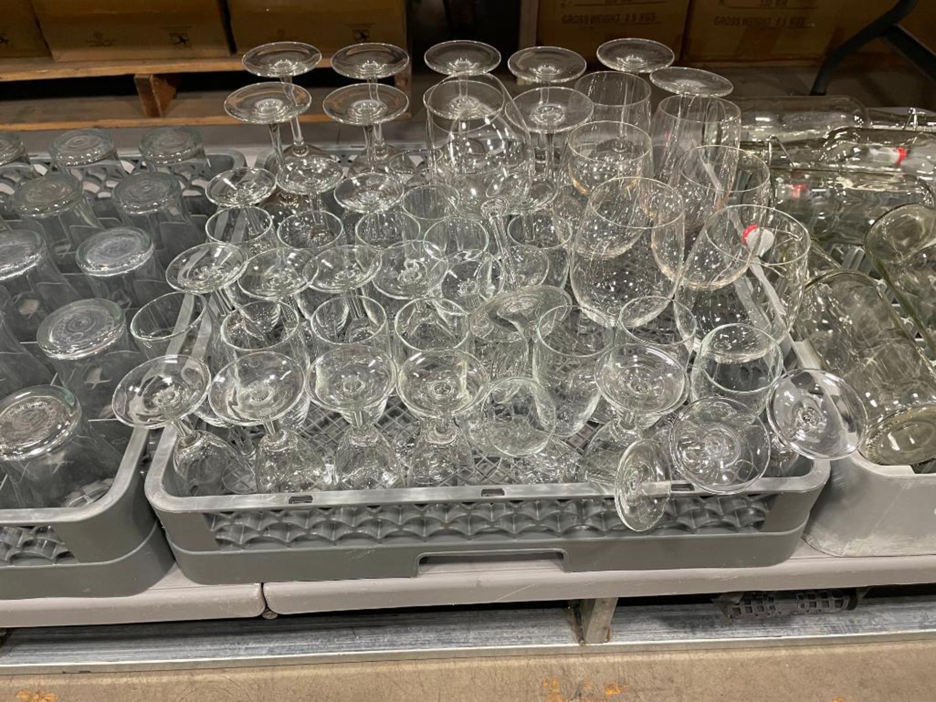 (3) DISHWASHER TRAYS OF ASSORTED GLASSWARE INCLUDING: WATER GLASSES, WINE GLASSES & SWING TOP BOTTLE - Image 4 of 12