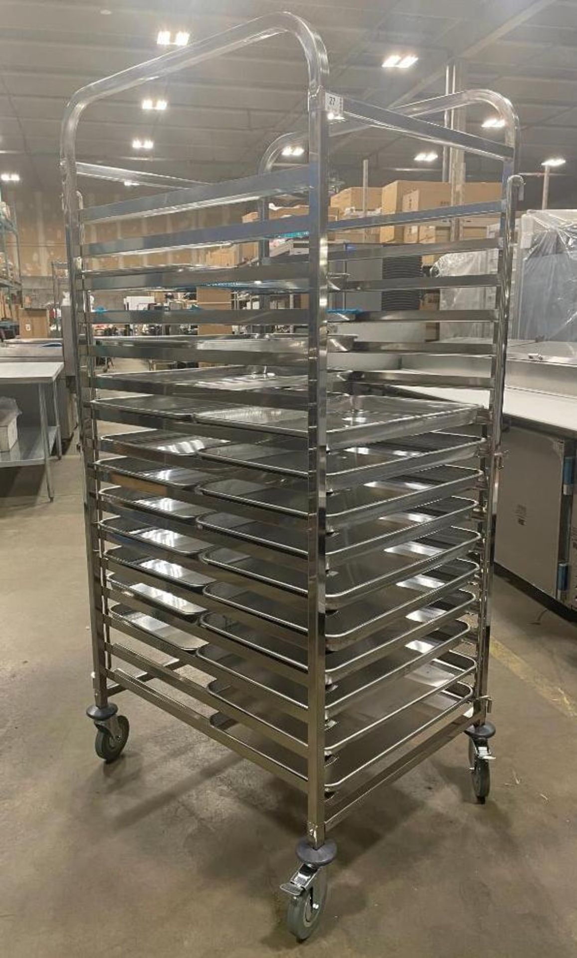 NEW STAINLESS STEEL 16-SLOT OVERSIZED BUN PAN RACK WITH PAN GUARD & (22) PANS - Image 2 of 8