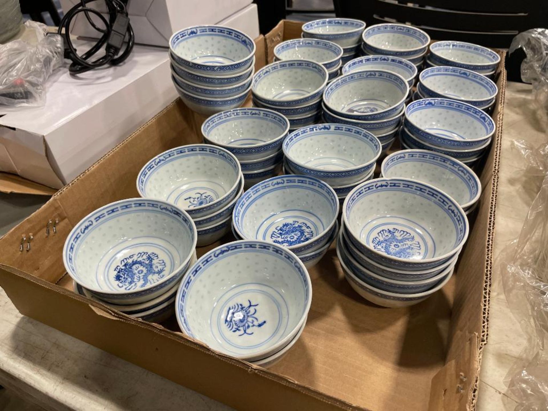 LOT OF ASSORTED BOWLS