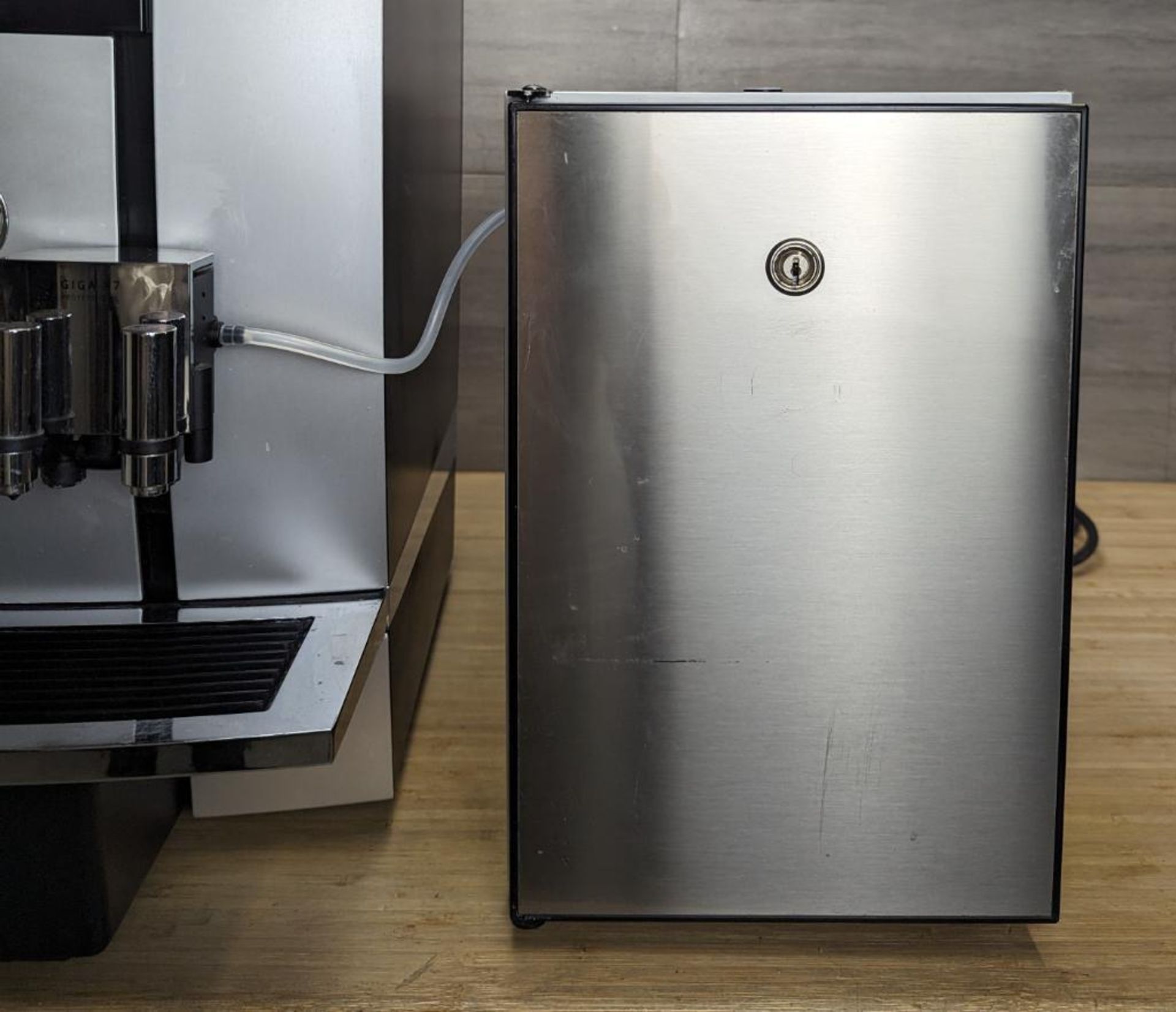 JURA GIGA X7 PROFESSIONAL AUTOMATIC COFFEE MACHINE WITH MILK COOLER - Image 12 of 16