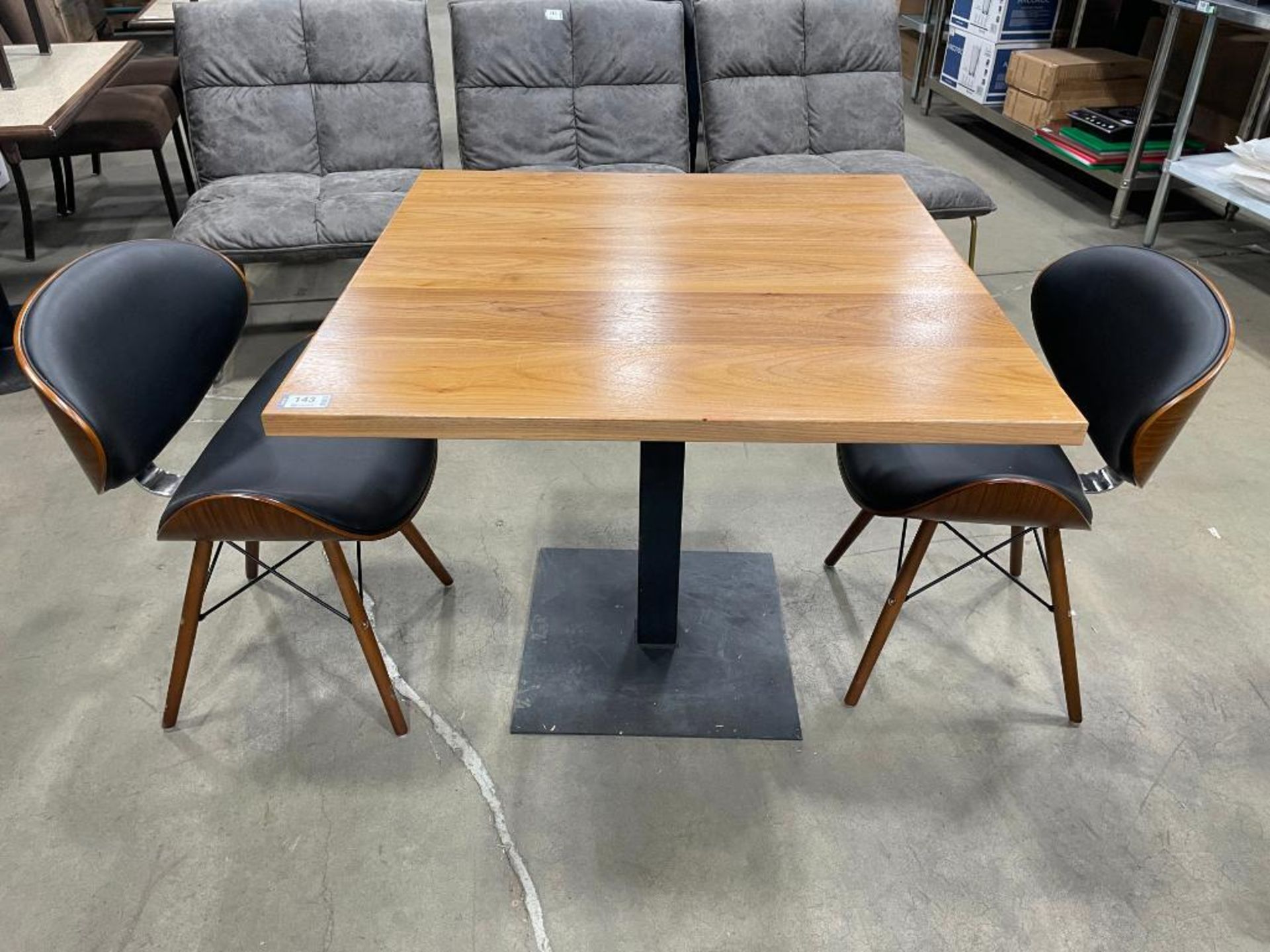 36" X 36" WOOD TOP SINGLE PEDESTAL TABLE WITH (2) ARMEN LIVING CASSIE MID-CENTURY CHAIRS - Bild 10 aus 10