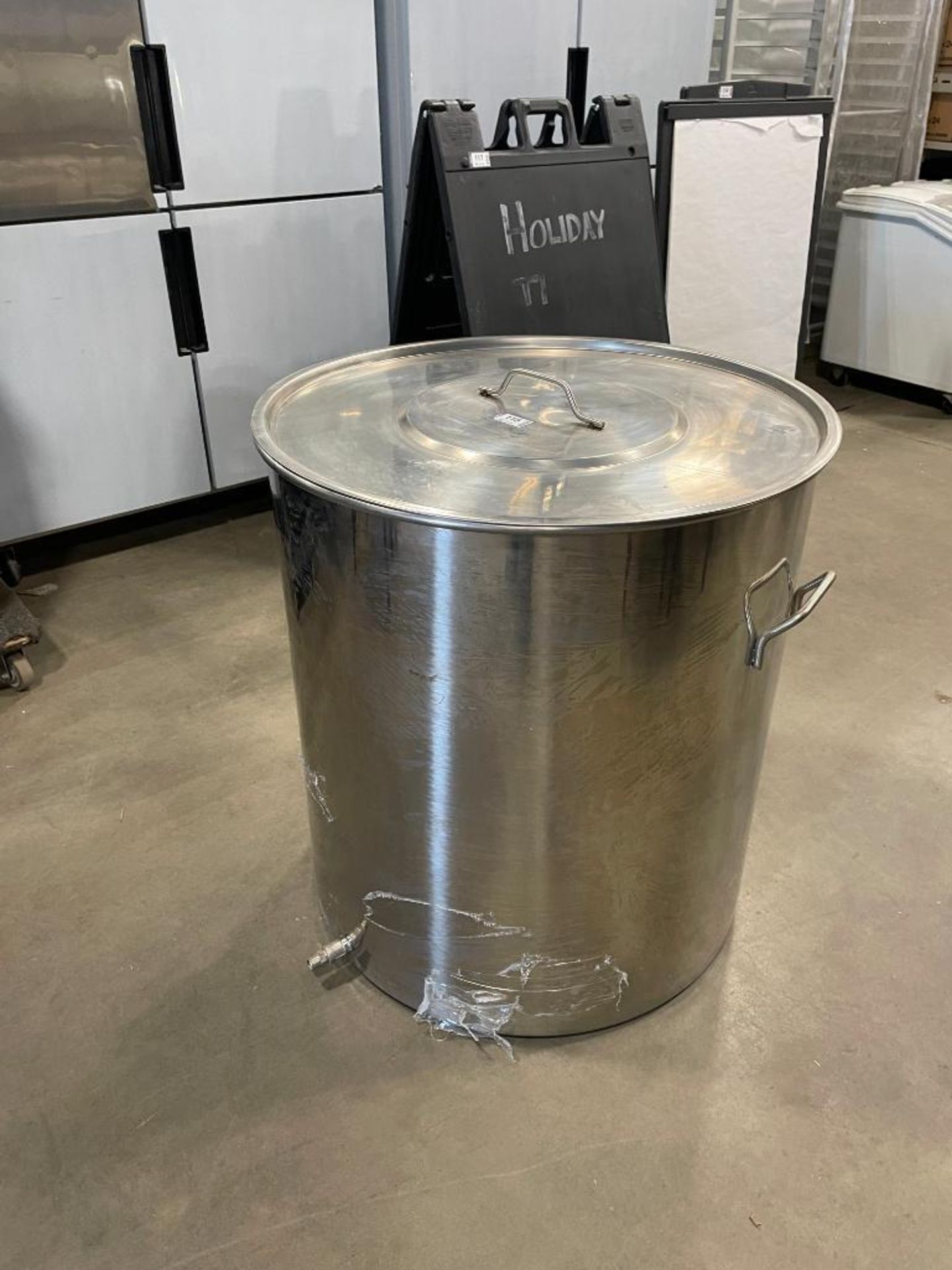 APPROX. 320 QT STAINLESS STEEL POT WITH SPOUT - Image 9 of 9