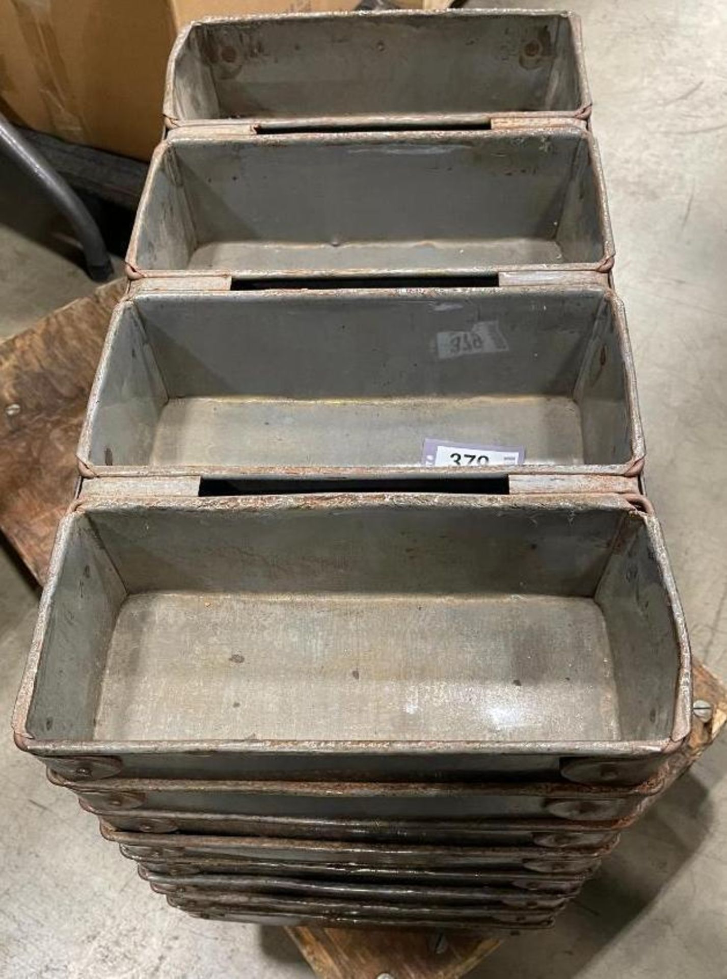 (8) 4-COMPARTMENT STRAPPED LOAF PANS - Image 2 of 4