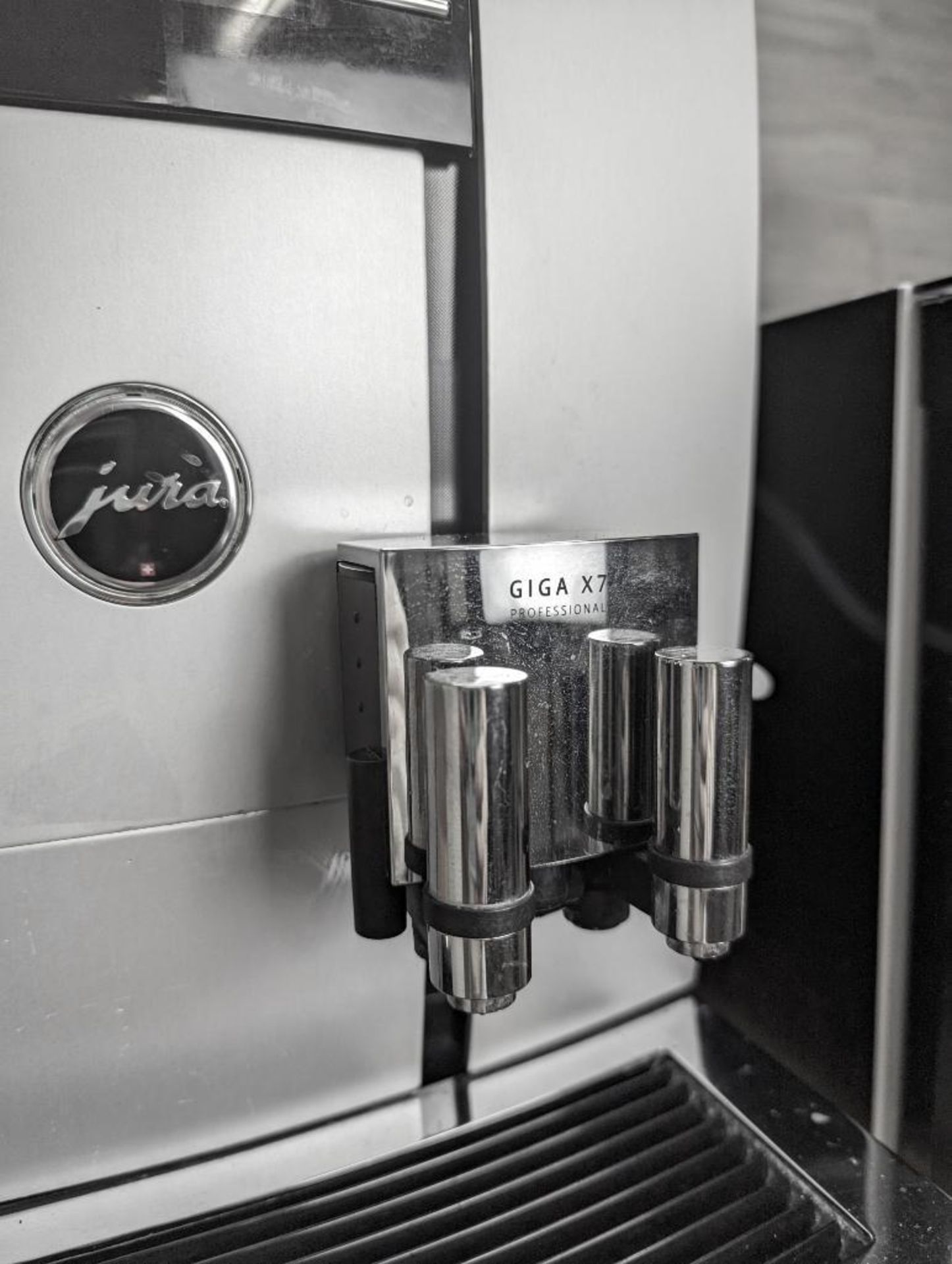 JURA GIGA X7 PROFESSIONAL AUTOMATIC COFFEE MACHINE WITH MILK COOLER - Image 11 of 16
